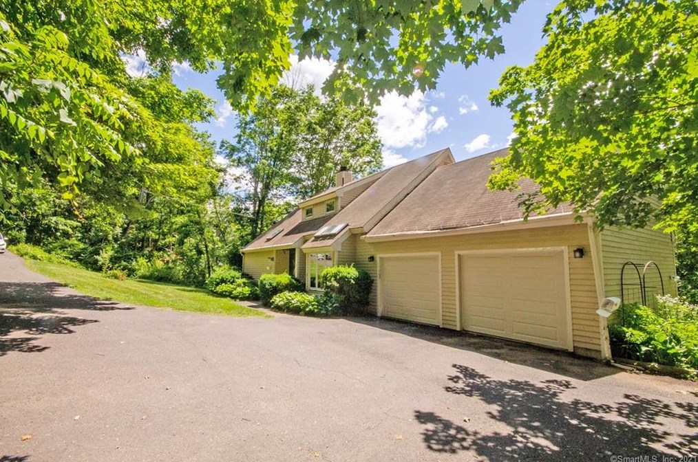 37 Clark Hill Rd, East Hampton, CT 06424