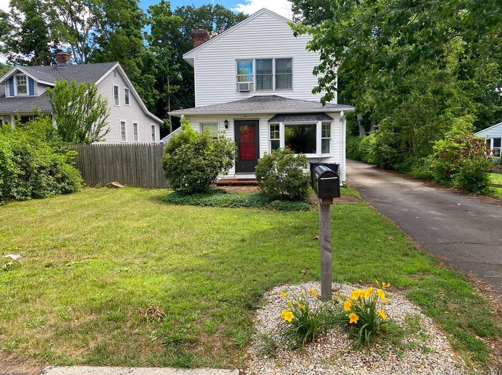 118 Clintonville Rd, North Haven, CT 06473