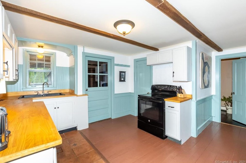 51 Mill St, Riverton, CT 06065