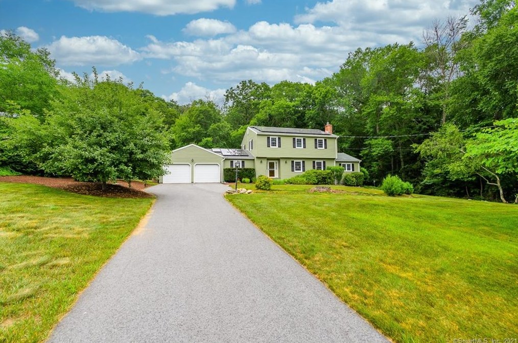 16 Colony Rd, East Lyme, CT 06333