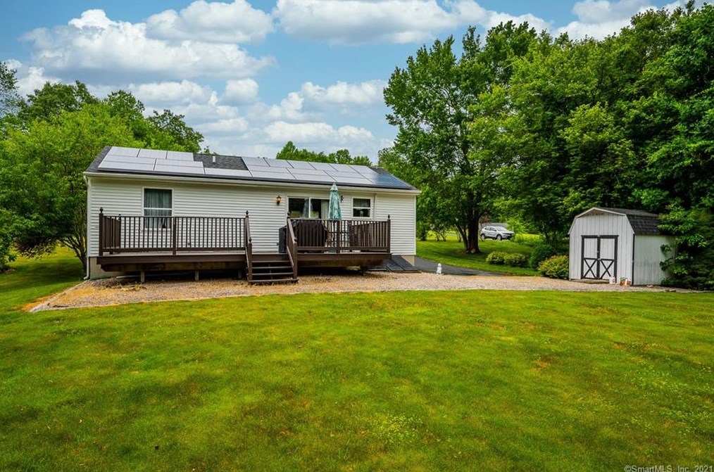 32 Saltbox Ln, Uncasville, CT 06382