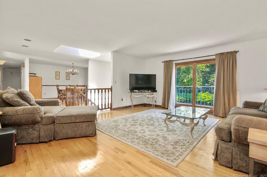 202 Westwood Rd, Stamford, CT 06902