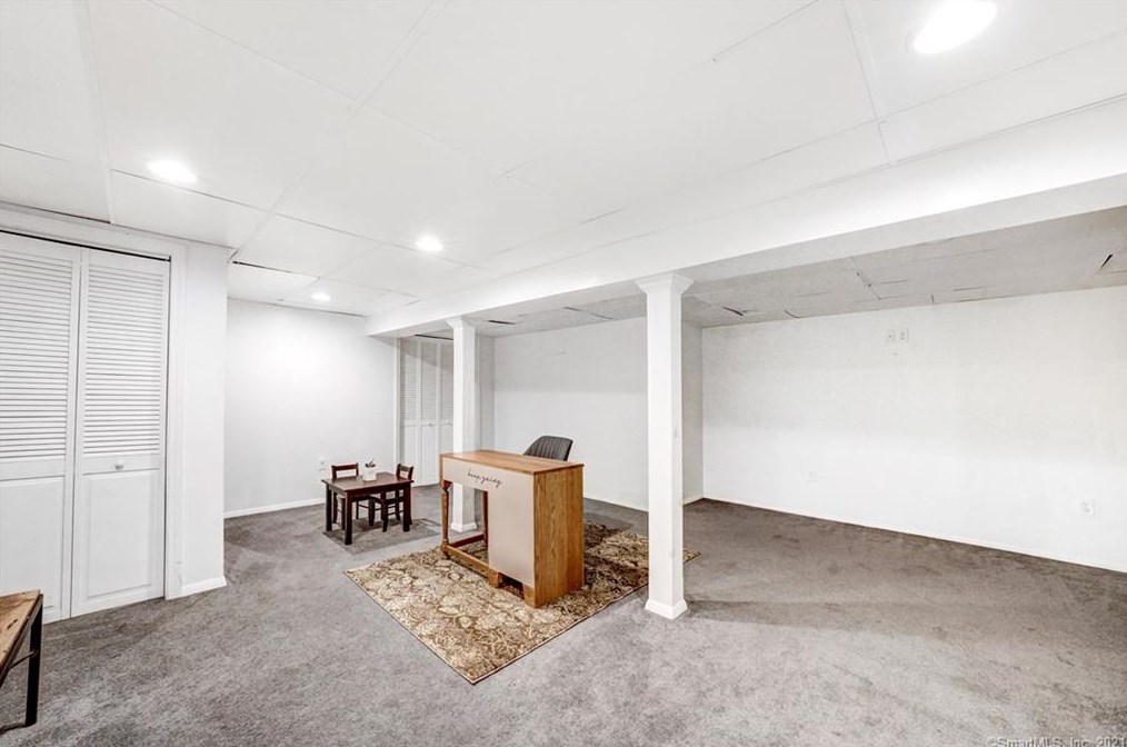 2 Silver Birch Ln, Clinton CT  06413-1112 exterior