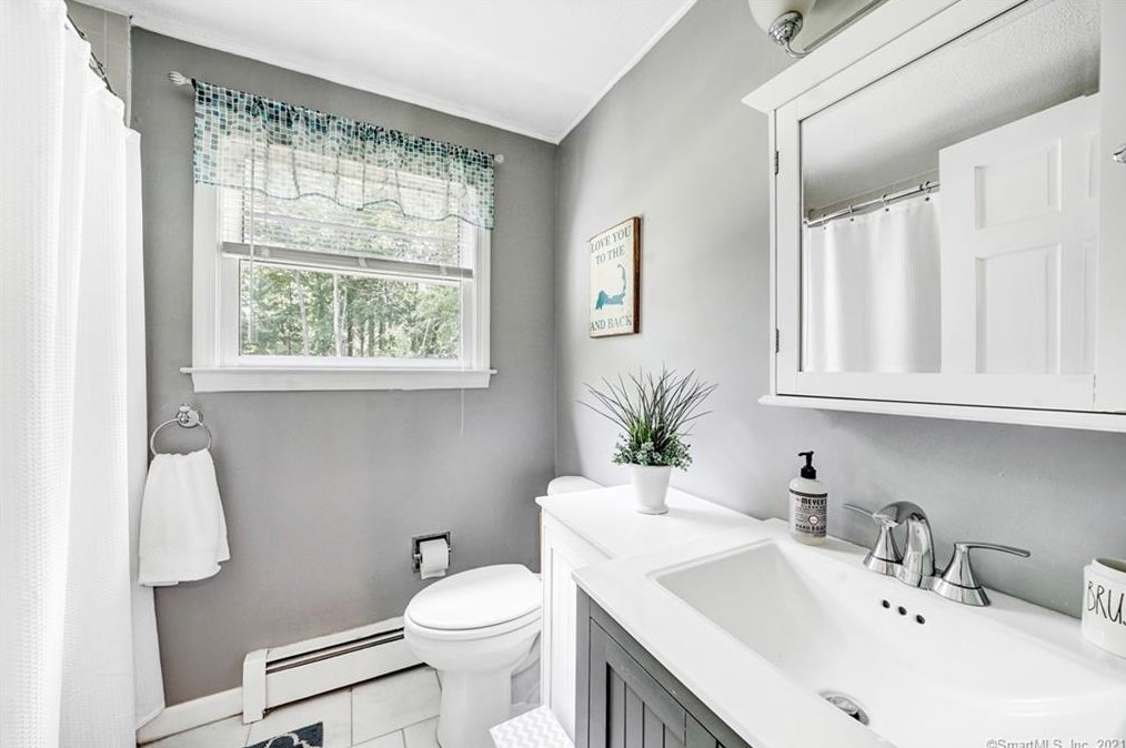 2 Silver Birch Ln, Clinton CT  06413-1112 exterior