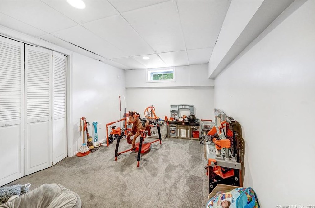 2 Silver Birch Ln, Clinton CT  06413-1112 exterior