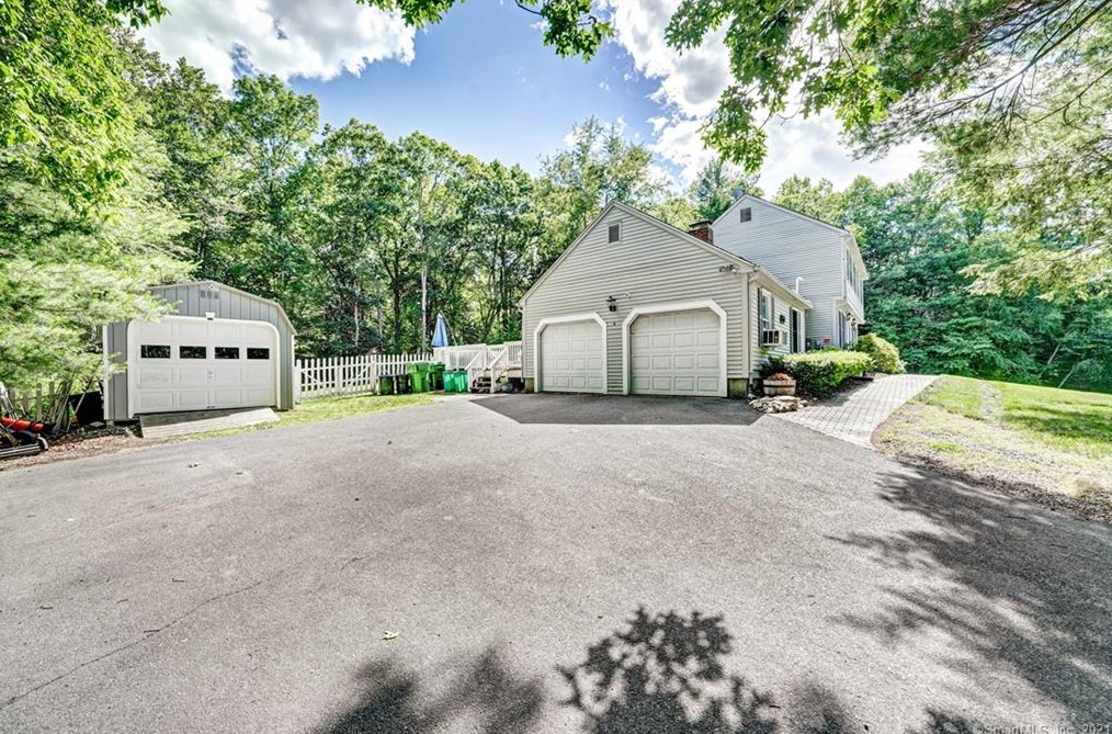 2 Silver Birch Ln, Clinton CT  06413-1112 exterior