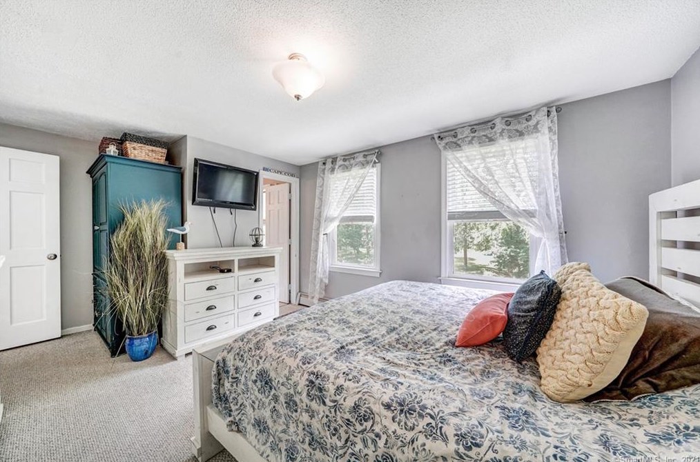 2 Silver Birch Ln, Clinton CT  06413-1112 exterior