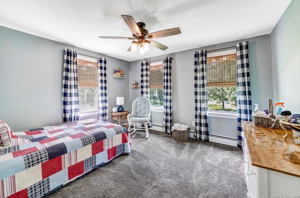 2 Silver Birch Ln, Clinton CT  06413-1112 exterior