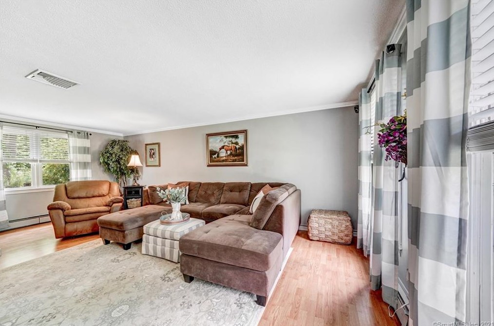 2 Silver Birch Ln, Clinton CT  06413-1112 exterior