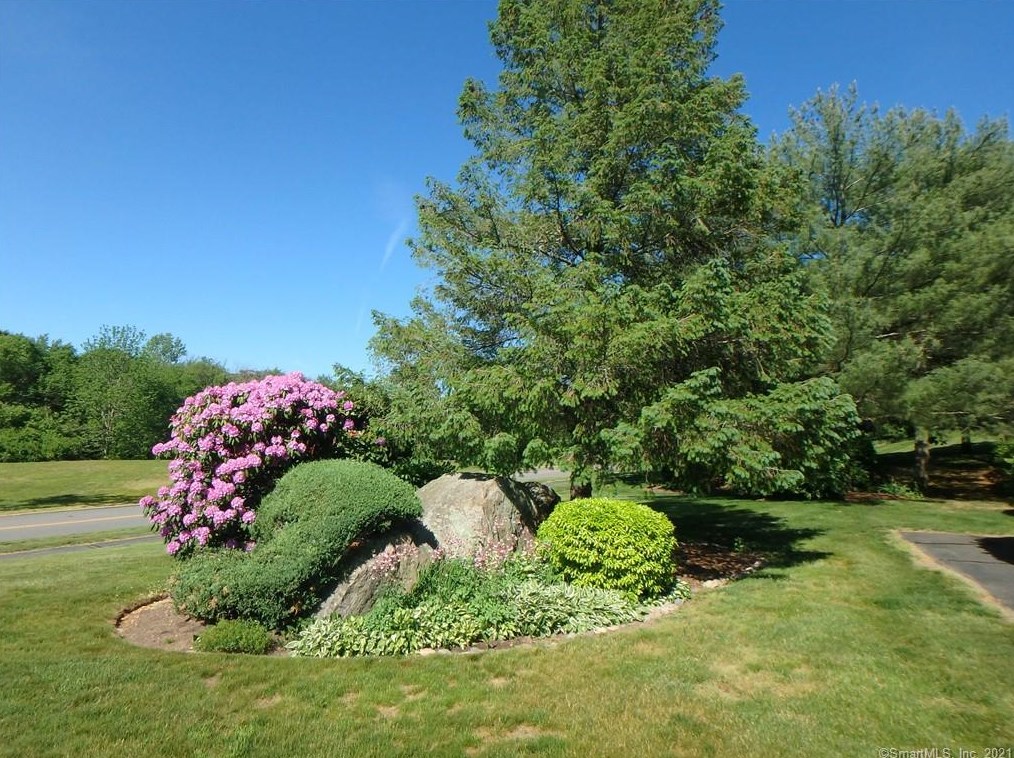 84 Stoneheights Dr #84, Waterford, CT 06385