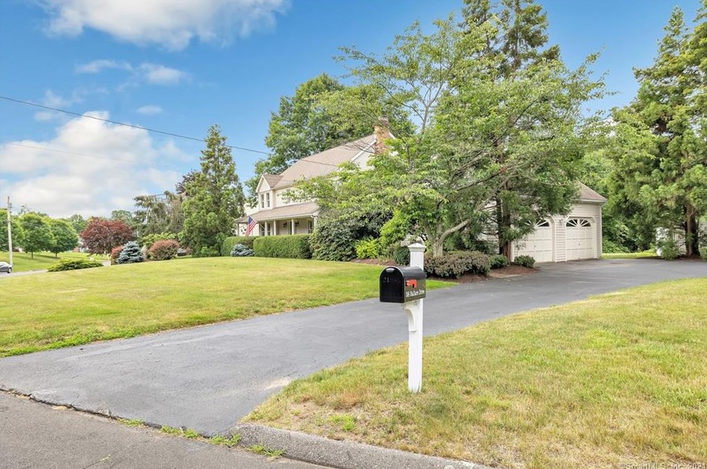 58 Ballaro Dr, Huntington, CT 06484-5155