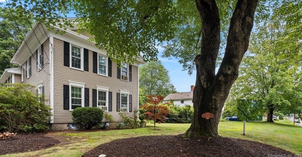 114 Naubuc Ave, Glastonbury, CT 06033