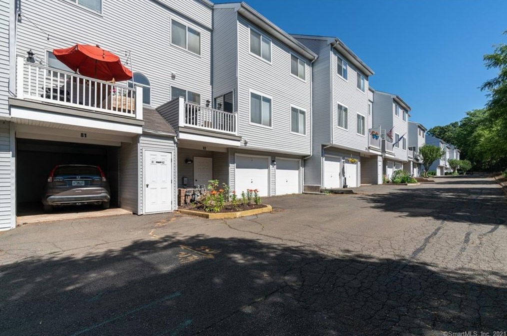 82 Staffordshire Commons Dr #82, Wallingford, CT 06492