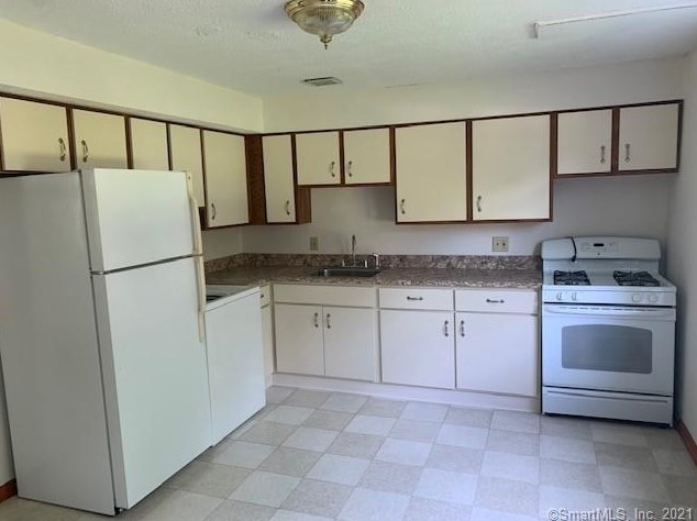 27 Georgia Rd #17, Chesterfield, CT 06370