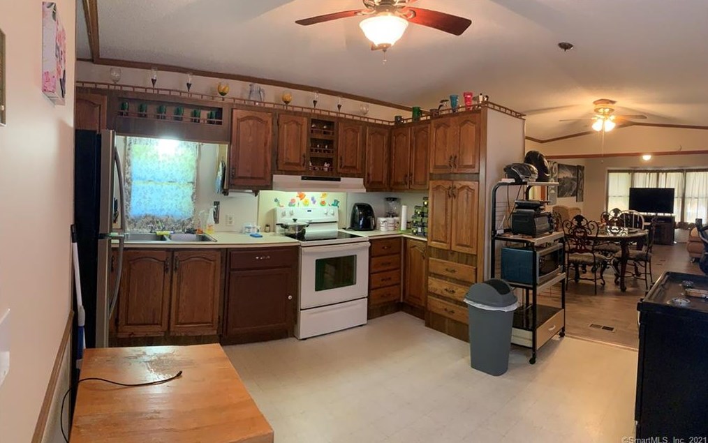 6 Terrace Dr, Plainfield CT  06374-1640 exterior
