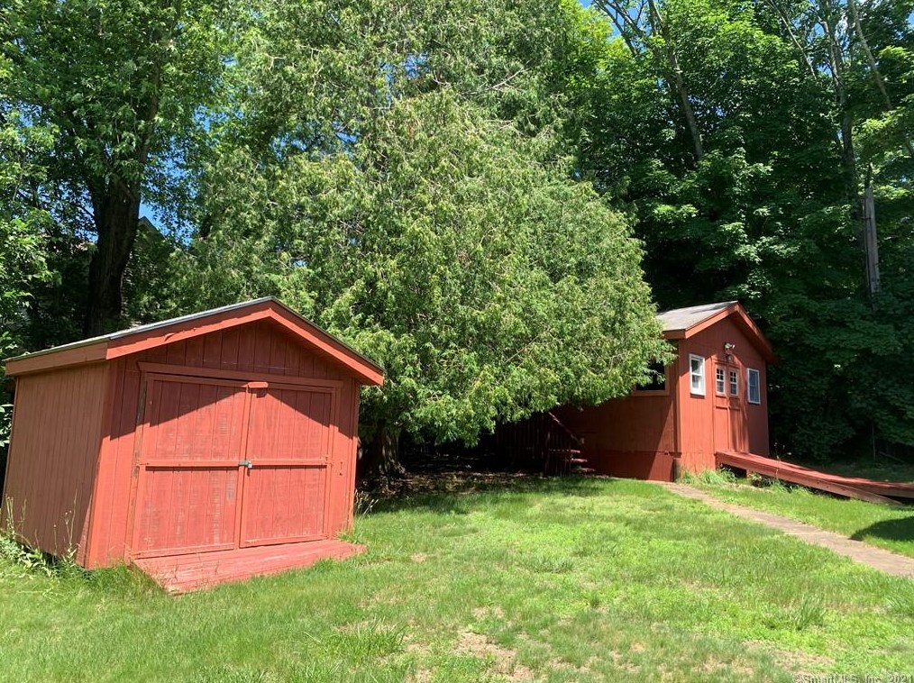 6 Terrace Dr, Plainfield CT  06374-1640 exterior
