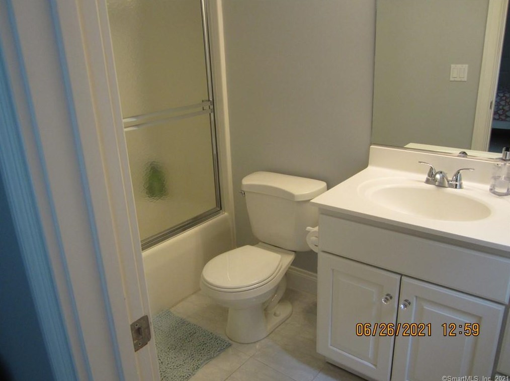 5 Indian Pipe Trl, Avon CT  06001-4032 exterior