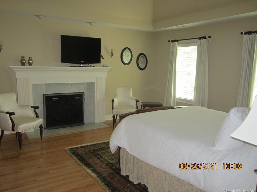 5 Indian Pipe Trl, Avon CT  06001-4032 exterior