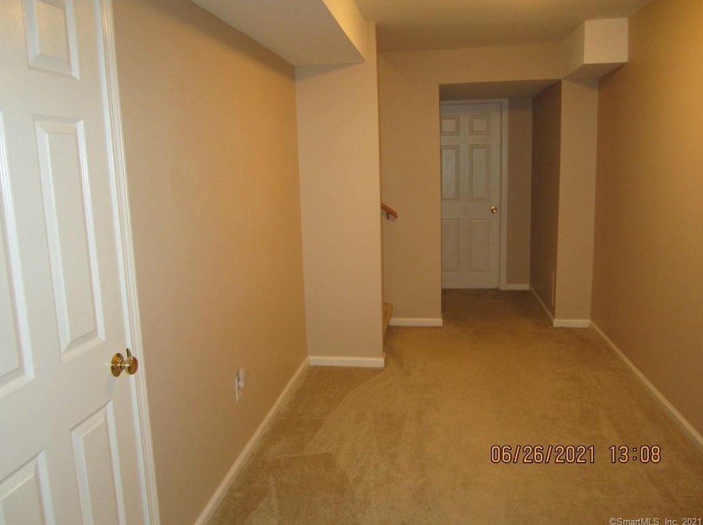 5 Indian Pipe Trl, Avon CT  06001-4032 exterior