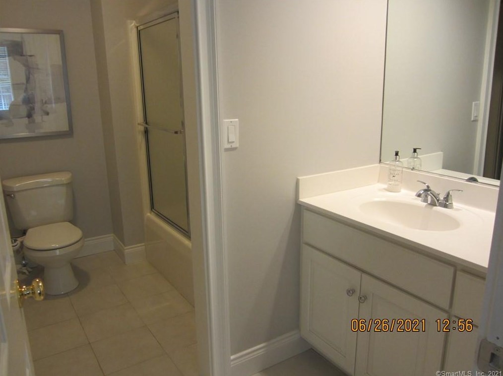 5 Indian Pipe Trl, Avon CT  06001-4032 exterior