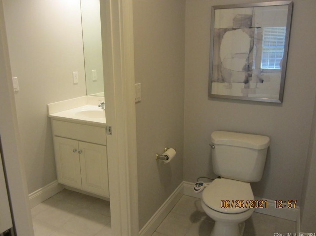 5 Indian Pipe Trl, Avon CT  06001-4032 exterior