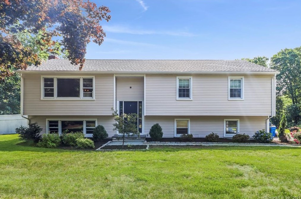 10 Squire Rd, Upper Stepney, CT 06468