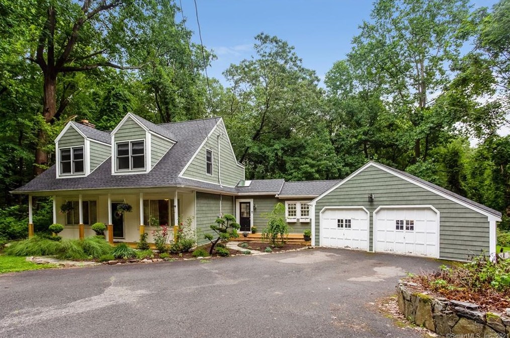 800 Booth Hill Rd, Huntington, CT 06484