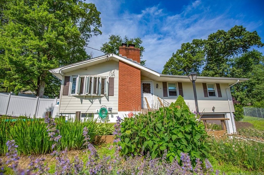 21 Hilltop Ave, Vernon, CT 06066-4914