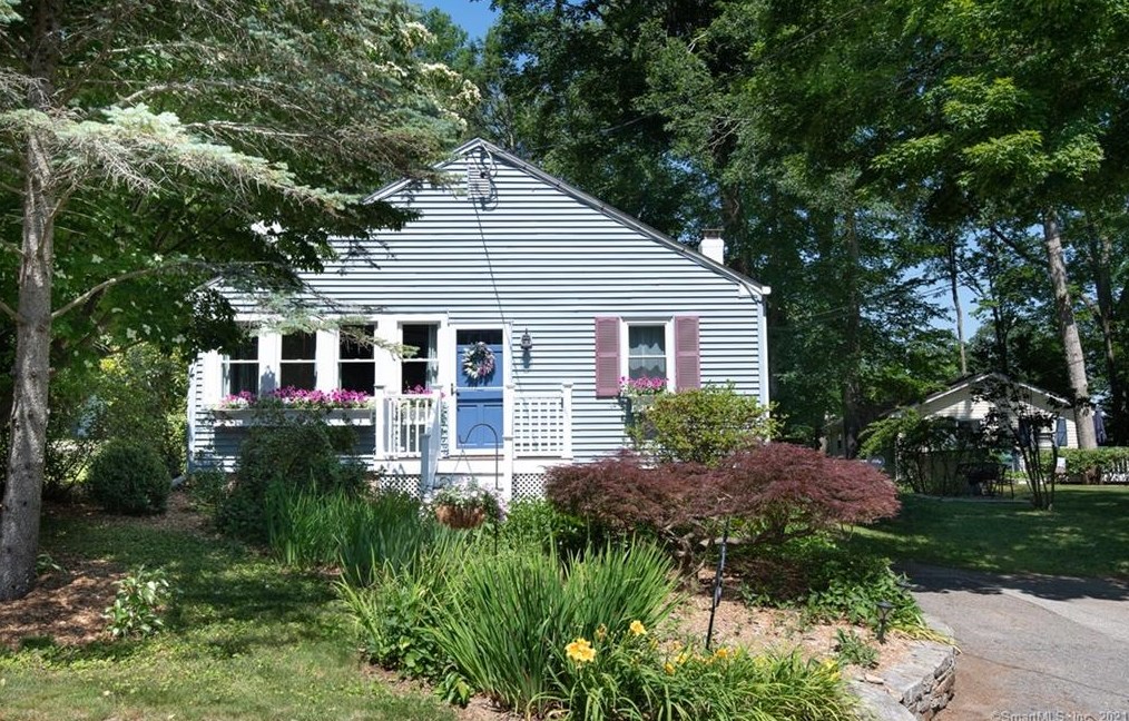 16 Woodside, Amston, CT 06231