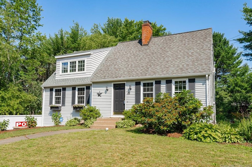82 Laurel Ln, Simsbury, CT 06070