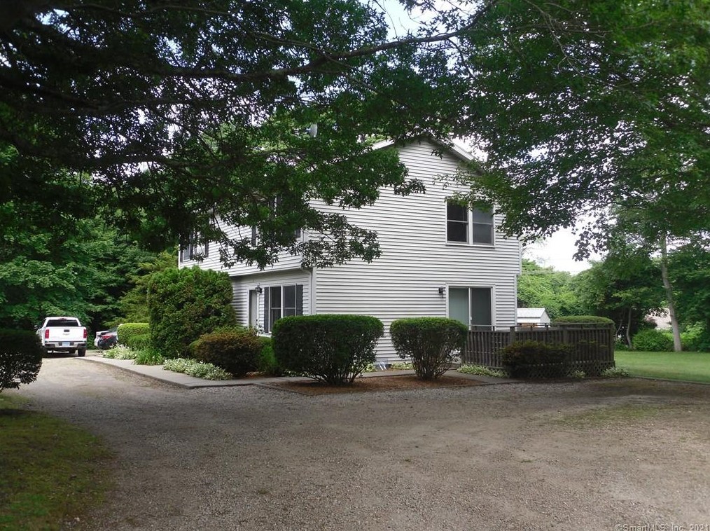20 Wildwood Dr, Niantic, CT 06357