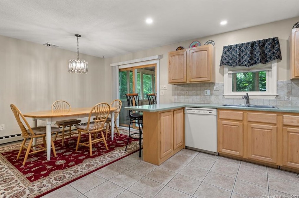 67 Deckert Dr, Plantsville CT  06479-1805 exterior