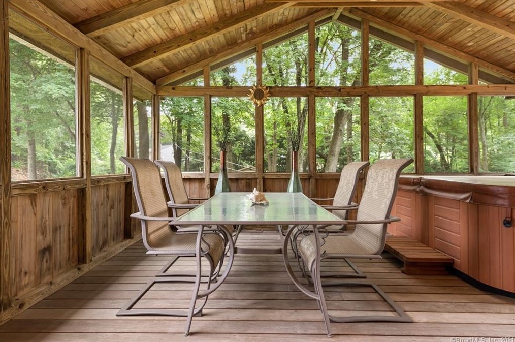 67 Deckert Dr, Plantsville CT  06479-1805 exterior