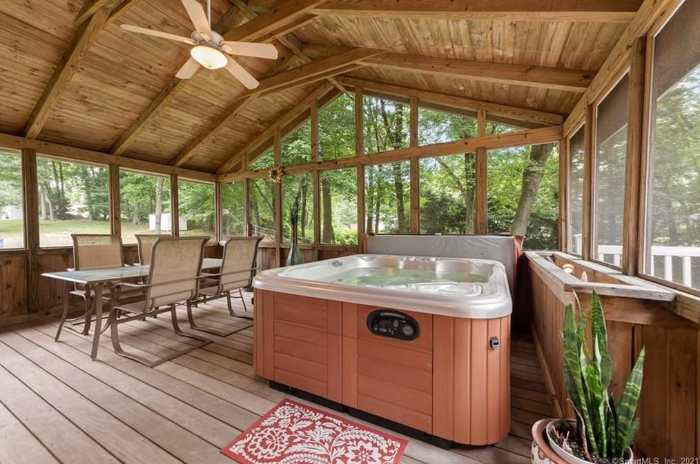67 Deckert Dr, Plantsville CT  06479-1805 exterior