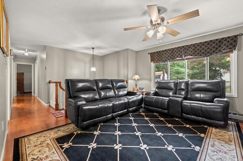 67 Deckert Dr, Plantsville CT  06479-1805 exterior