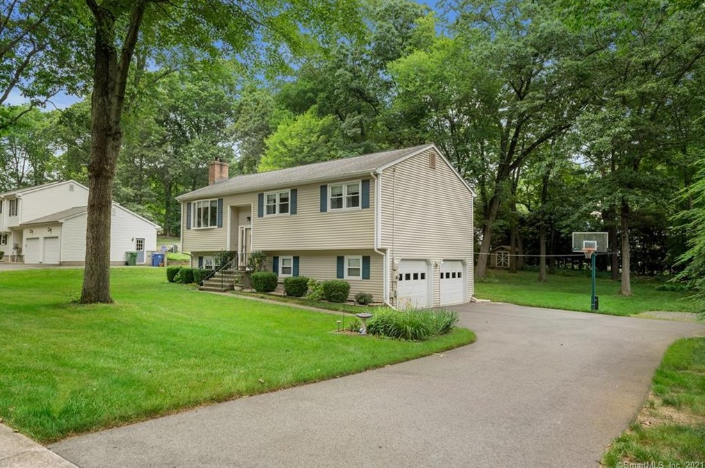 67 Deckert Dr, Plantsville, CT 06479