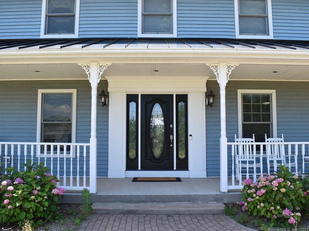 611 Thrall Ave, Suffield CT  06078-2337 exterior