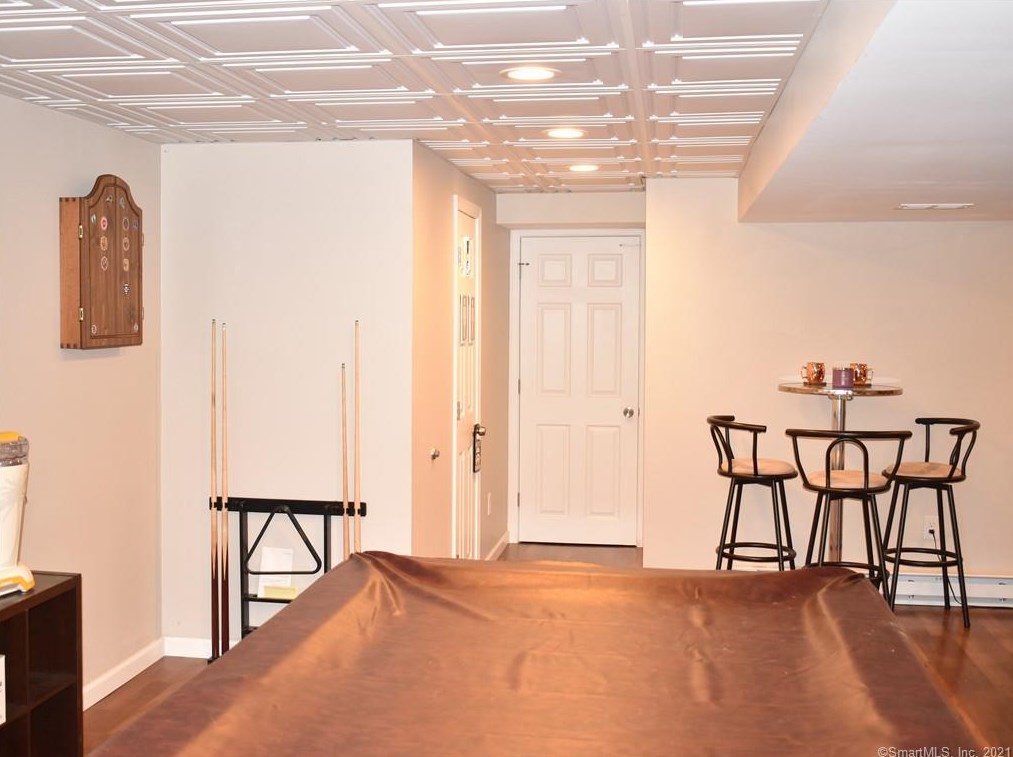611 Thrall Ave, Suffield CT  06078-2337 exterior