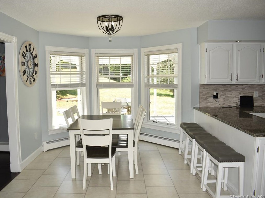 611 Thrall Ave, Suffield CT  06078-2337 exterior