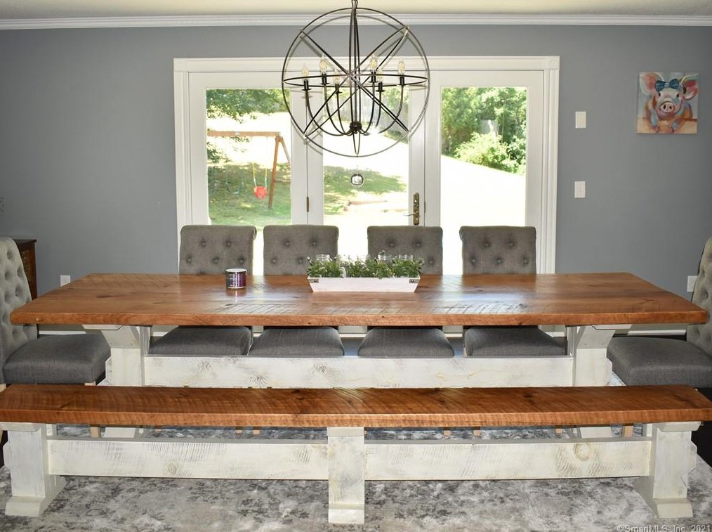 611 Thrall Ave, Suffield CT  06078-2337 exterior