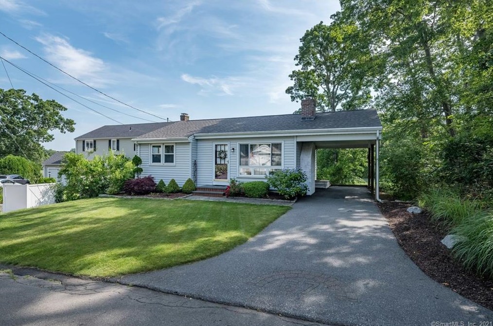 67 Cypress Rd, Fenwick, CT 06475