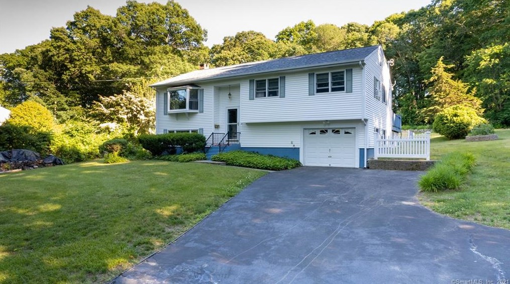 24 Mullen Hill Rd, Waterford, CT 06385