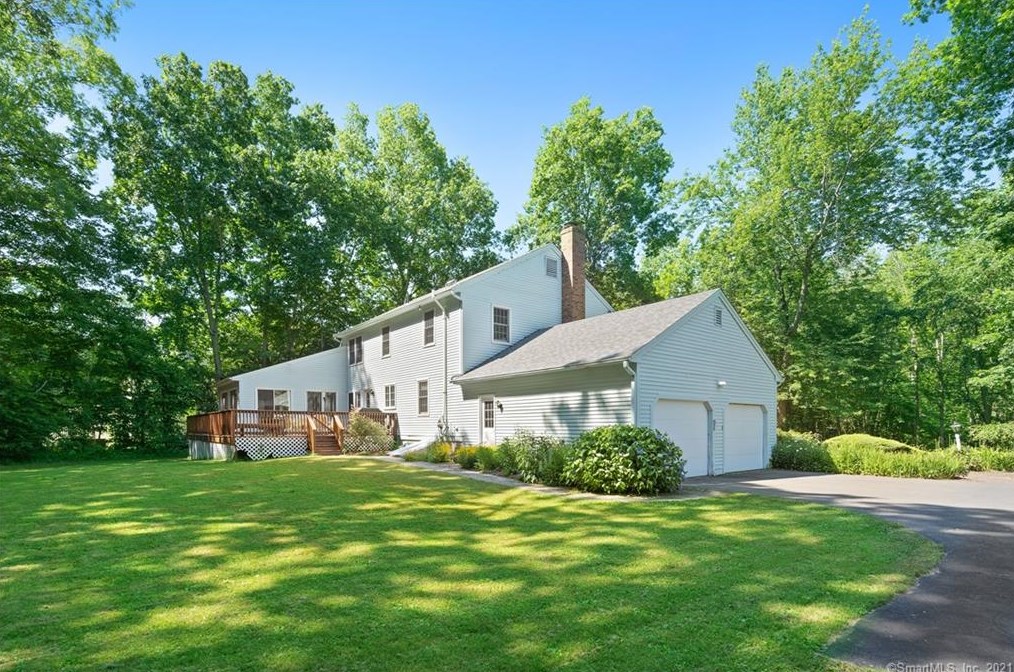 203 Schoolside Ln, Guilford, CT 06437