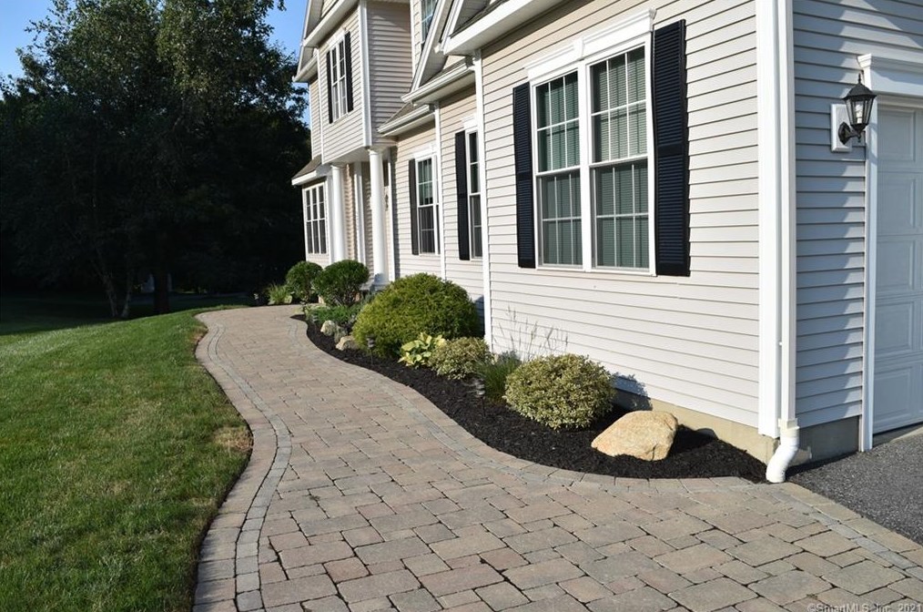 372 Birch Mountain Rd, Glastonbury, CT 06033