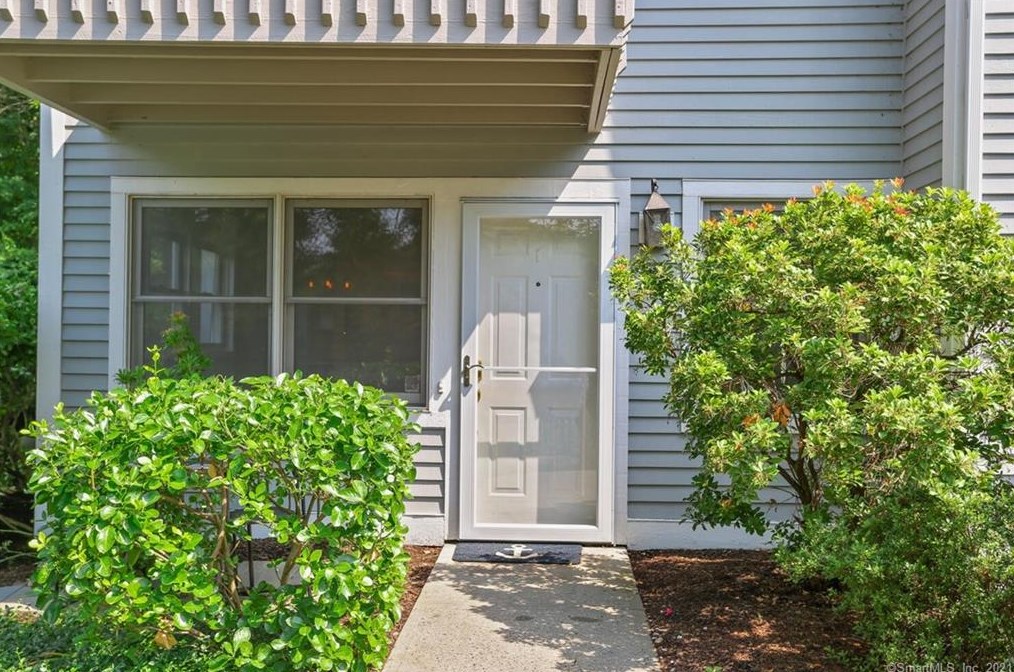 351 Pemberwick Rd #107, Greenwich, CT 06831