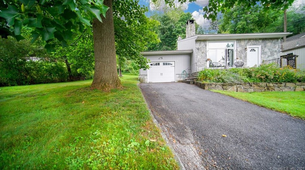 243 Mamanasco Rd, Ridgefield, CT 06877
