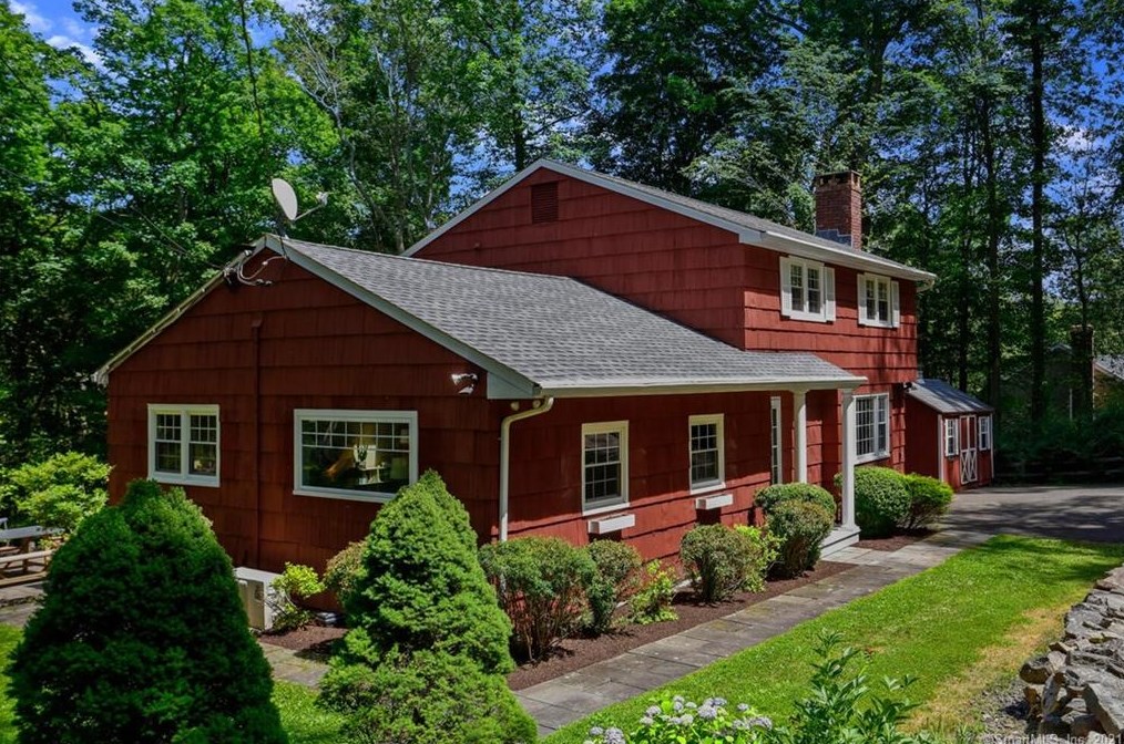 107 Flat Rock Dr, Ridgefield, CT 06877