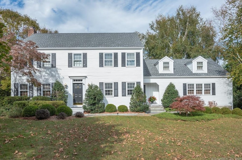 5 Concord Ridge Rd, Newtown, CT 06470-1110
