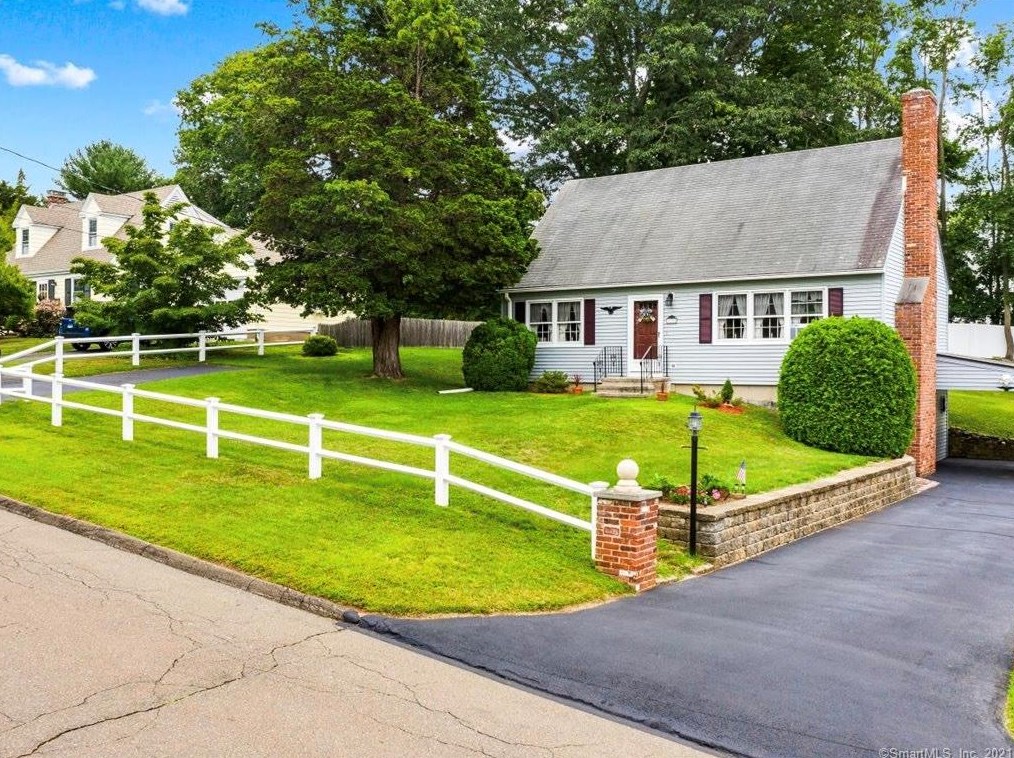 119 Elm St, Branford, CT 06405-3533