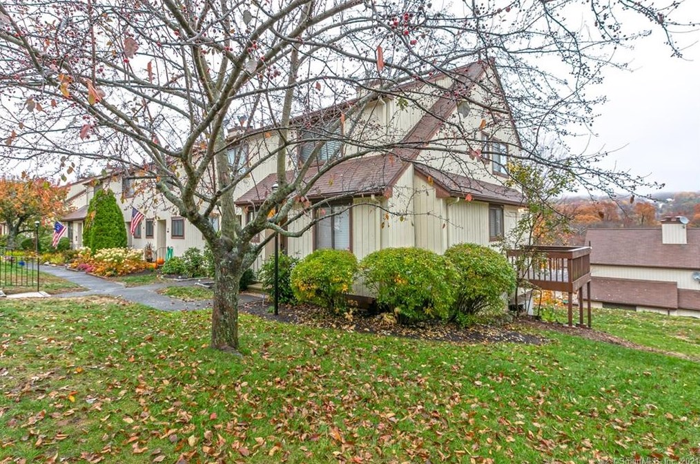 204 Concord Ct #204, Beacon Falls, CT 06403